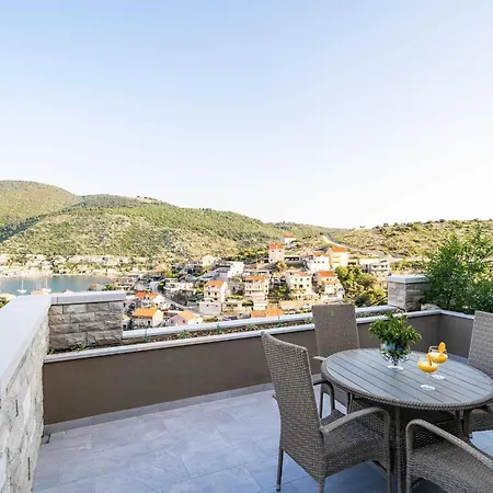 Arcadia - One Bedroom With Terrace And Sea View Daire